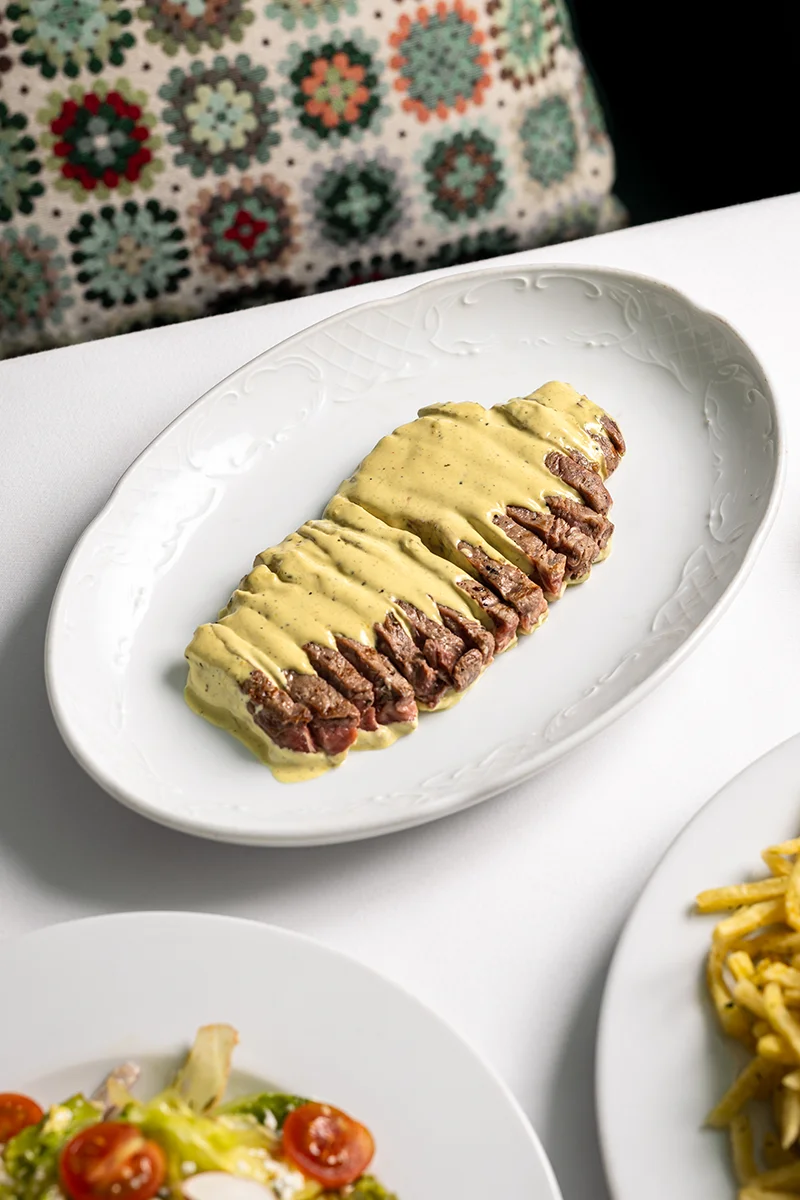 steak-frites-galeria-xxl-by-olivier-lisboa-terrasse-esplanada-06.webp